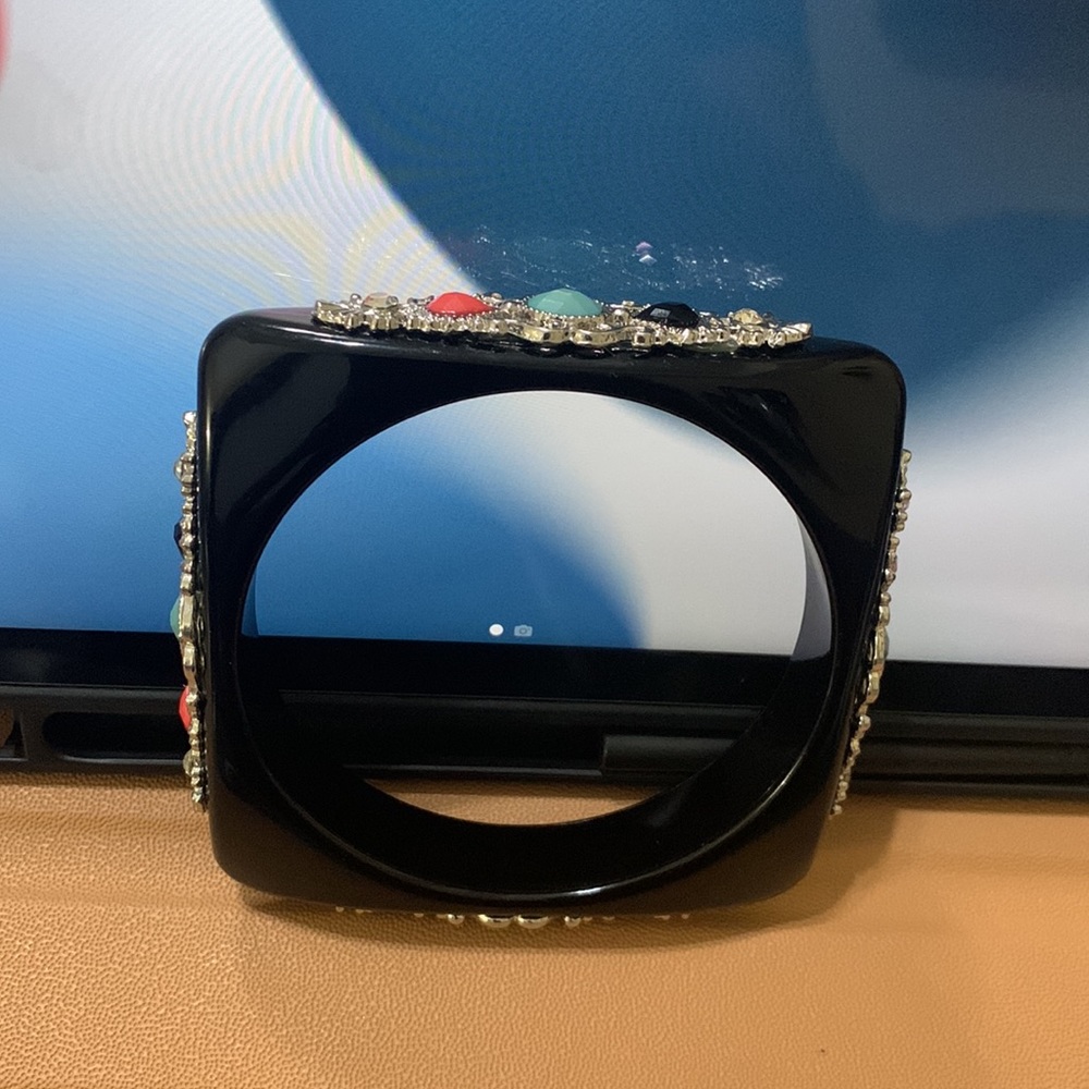 🤩Eye-catching Black Acrylic Square Bracelet - Picture 3 of 3